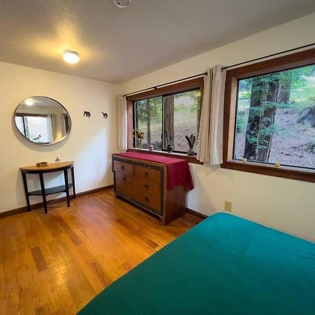Little House In The Redwoods With A Hot Tub! Apartment Garberville Bagian luar foto