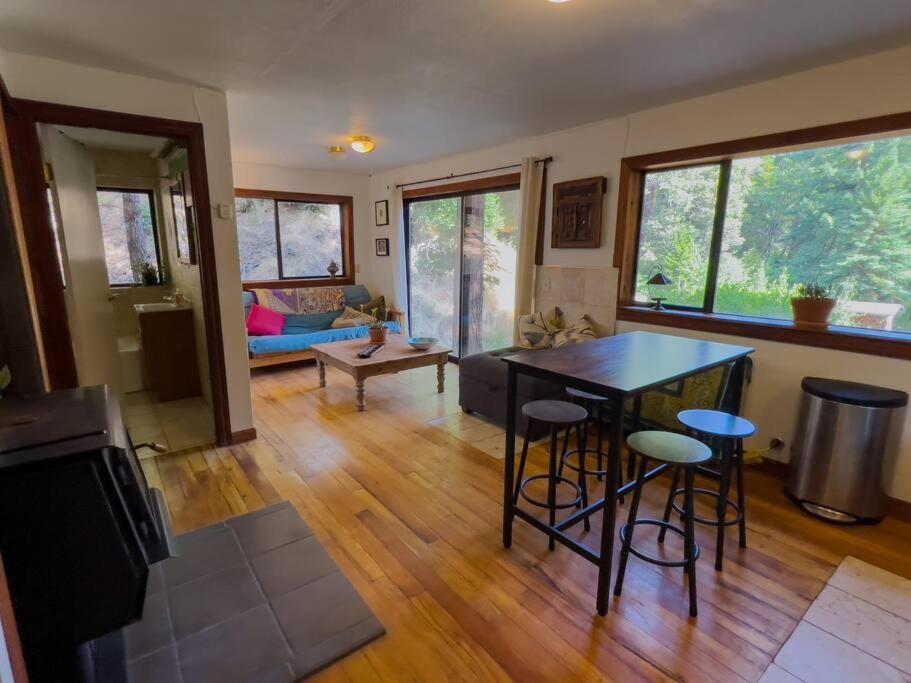 Little House In The Redwoods With A Hot Tub! Apartment Garberville Bagian luar foto
