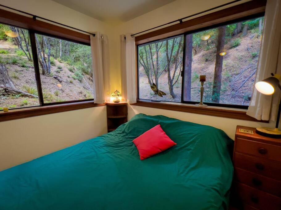 Little House In The Redwoods With A Hot Tub! Apartment Garberville Bagian luar foto