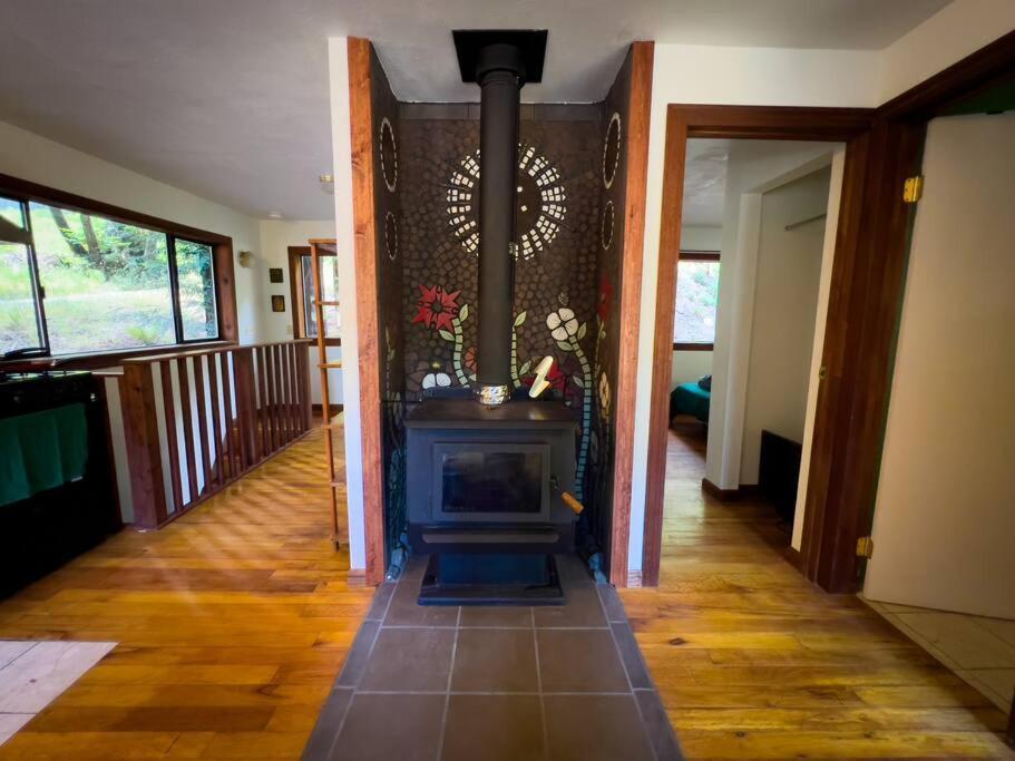 Little House In The Redwoods With A Hot Tub! Apartment Garberville Bagian luar foto