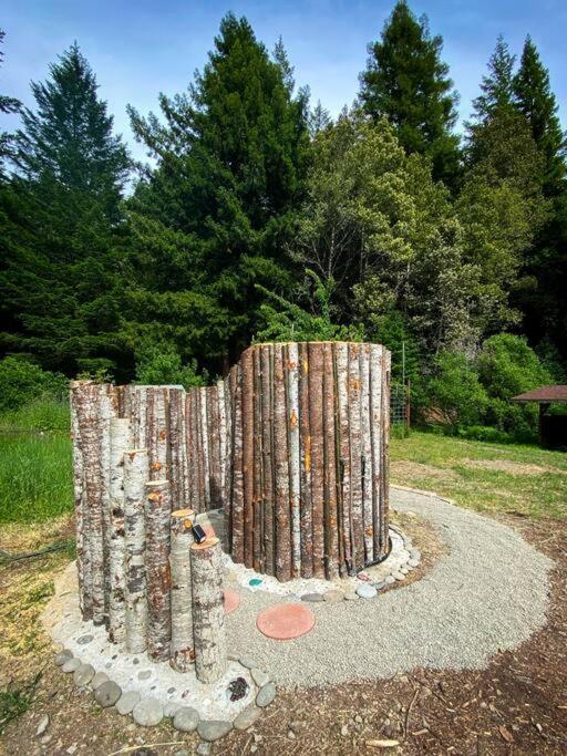 Little House In The Redwoods With A Hot Tub! Apartment Garberville Bagian luar foto